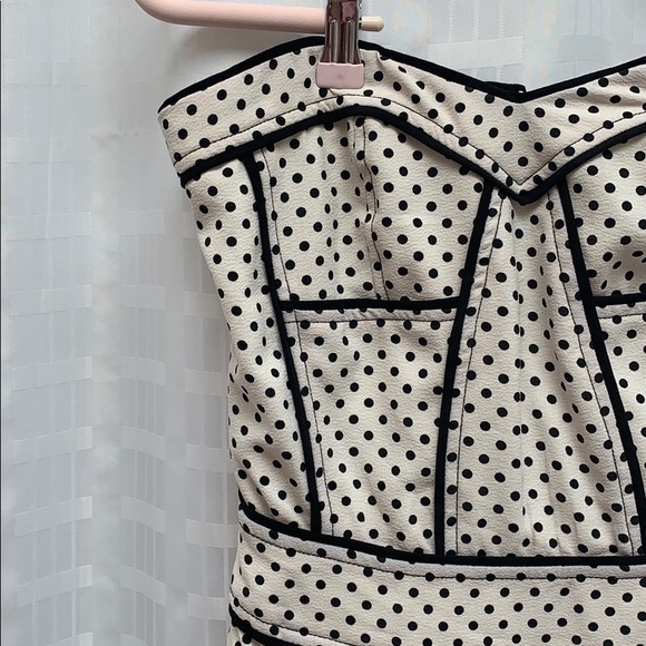 Sugar lips strapless dress with pockets! - Picture 2 of 5